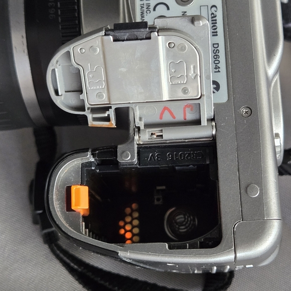 Canon EOS Digital Rebel DS6041 300D DSLR Camera w/35-80mm Lens NoCharger Bundle - Picture 7 of 10